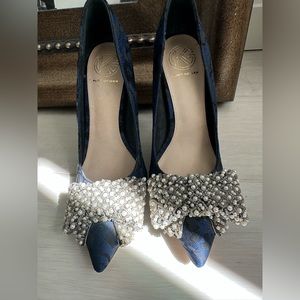 KG by Kurt Geiger Pearl Bow tie pumps, Size 7